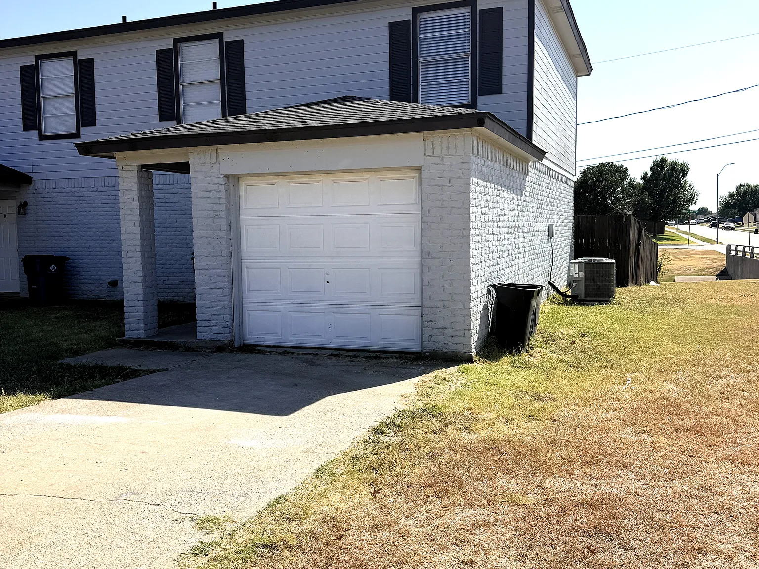 3 bed, 1.5 bath, 1085 sqft, $1,500 — Photo 2