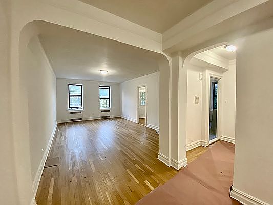 2nd image of 6812 Yellowstone Blvd APT 2