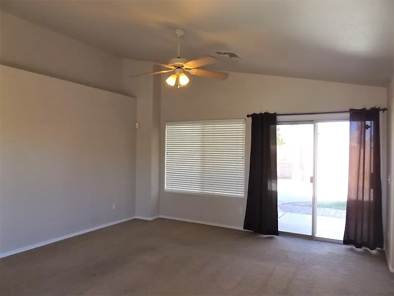 116 W Del Rio St — Photo 4