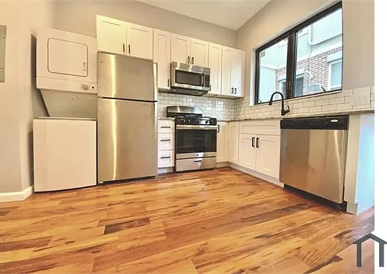 1224 Wallace St — Photo 1