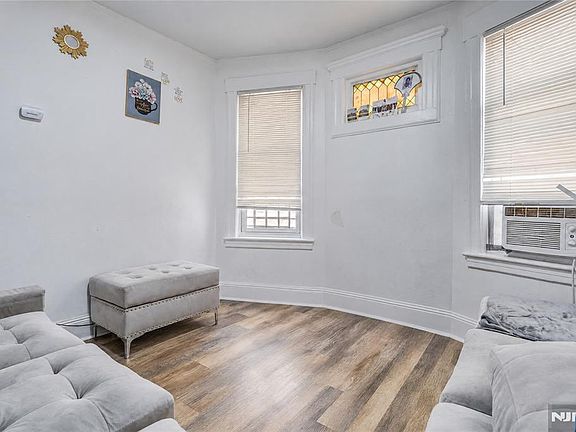 5th image of 264 Harrison Street