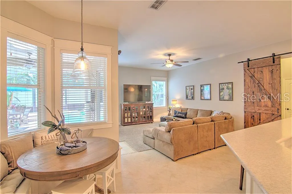 4 bed, 2283 sqft, $4,250 — Photo 4