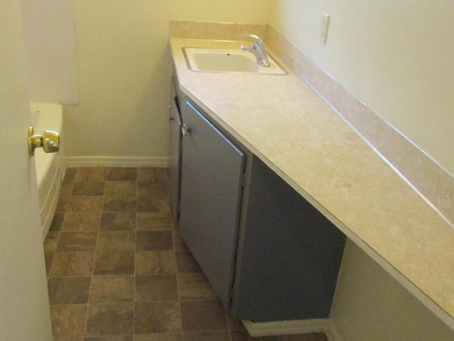 555 West 8th Avenue — Photo 3