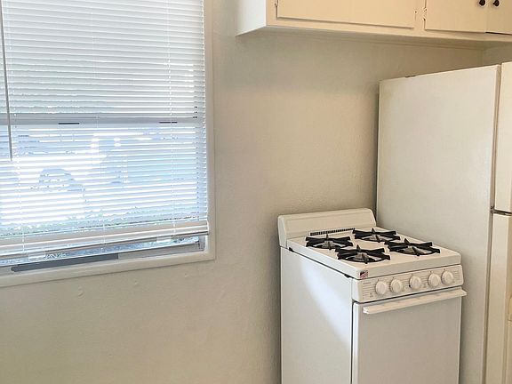 3rd image of 2820 S Sepulveda Blvd APT 9