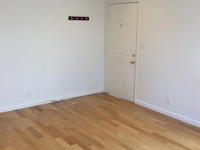 2315 Ocean Park Blvd #D — Photo 4