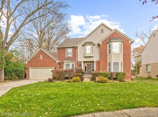 2777 Briarwood Dr, Troy, MI