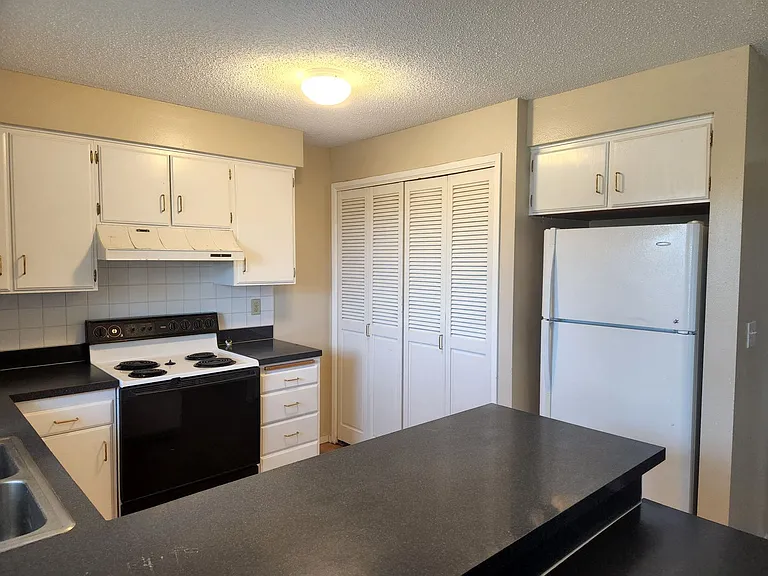 102 N 48th Ave #1 — Photo 3