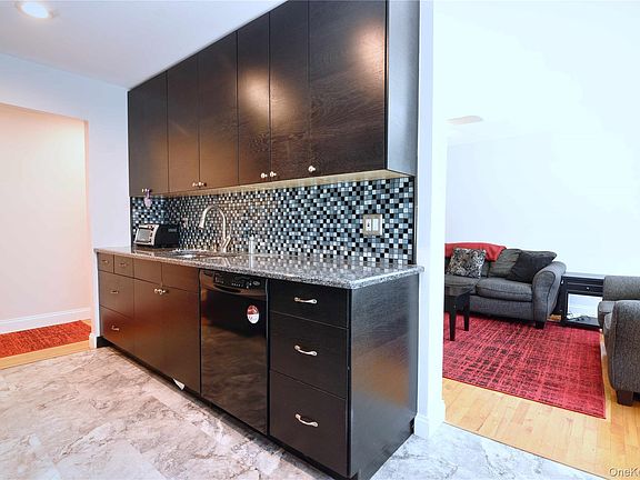 5th image of 2453 Union Boulevard #39B