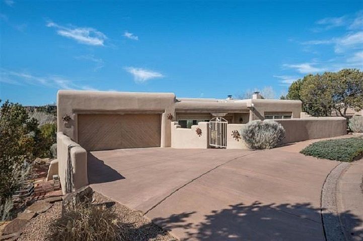 1st image of 572 Los Nidos Dr