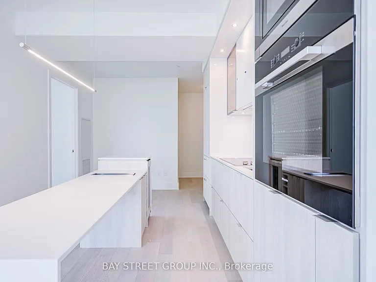 11 Yorkville Ave #2312 — Photo 15
