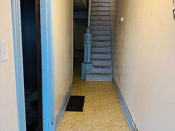 2nd image of 1237 Dickson St