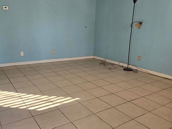 3rd image of 1501 Pecan Dr