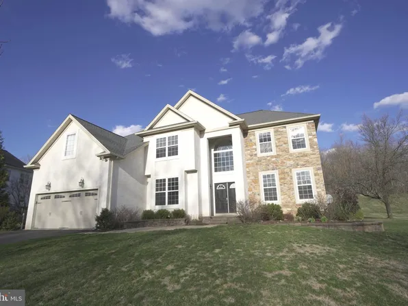 241 Creekside Dr, New Hope, PA 18938