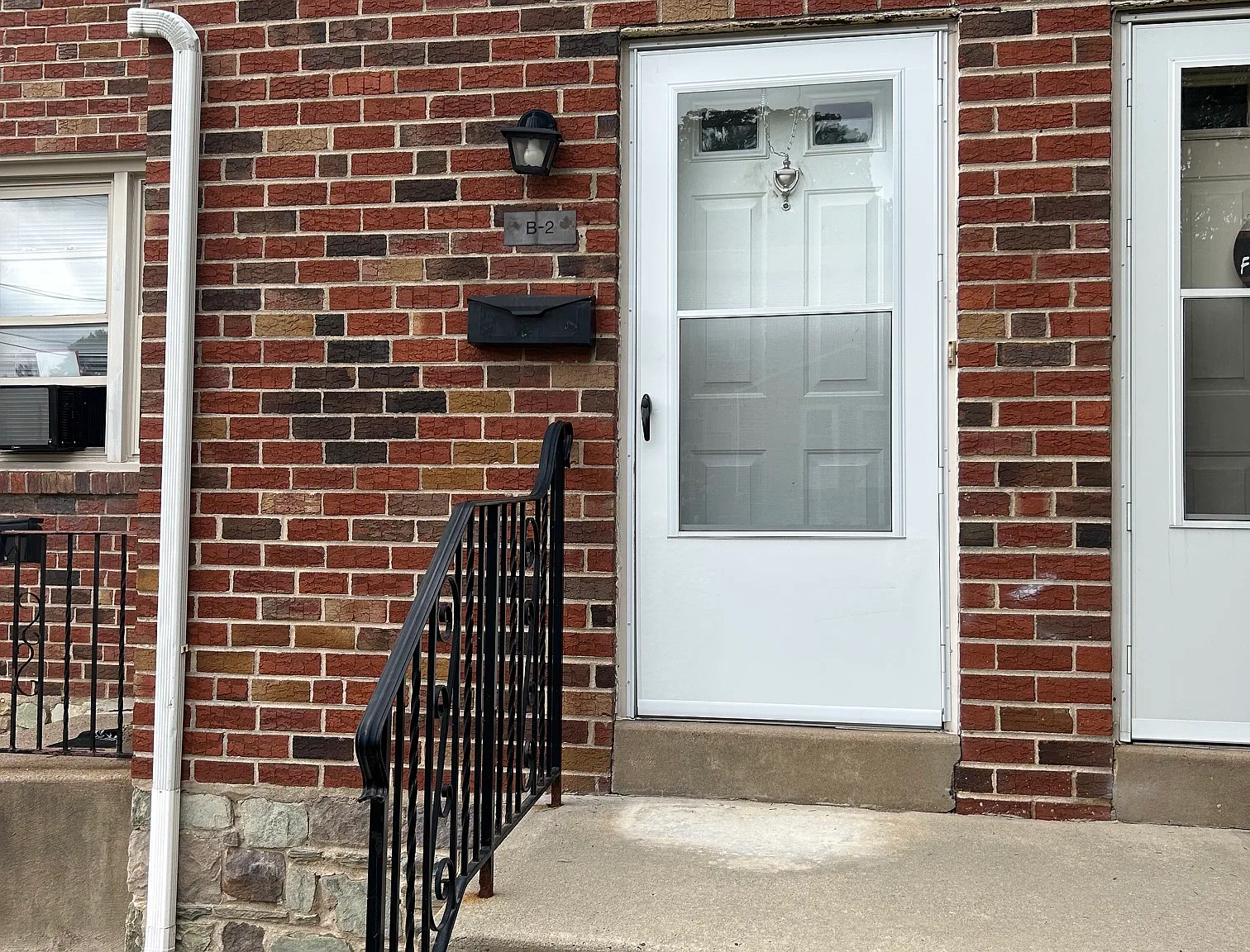 Eleanor Court Apts - Ec B-2 — Photo 1