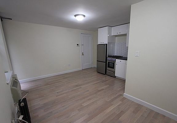 3rd image of 133 W 15th St APT 1B
