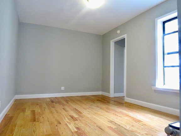 4th image of 270 Parkside Ave #C2