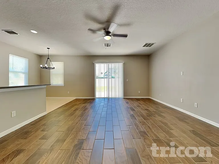 1109 Lauren Manor Loop — Photo 2