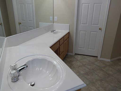 4th image of 905 Golden Aster Ct