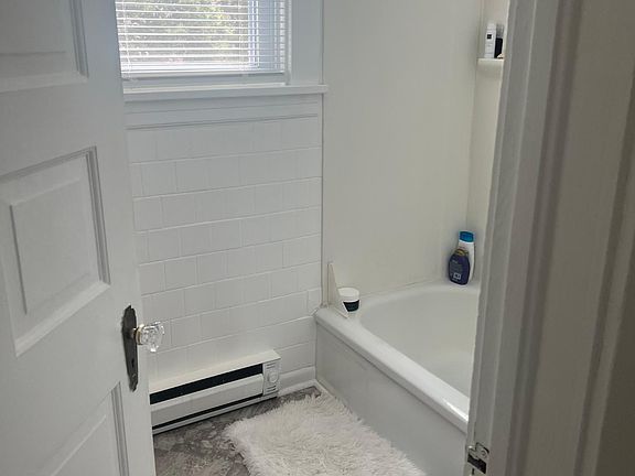 2nd image of 505 1/2 Tyler Ct APT A