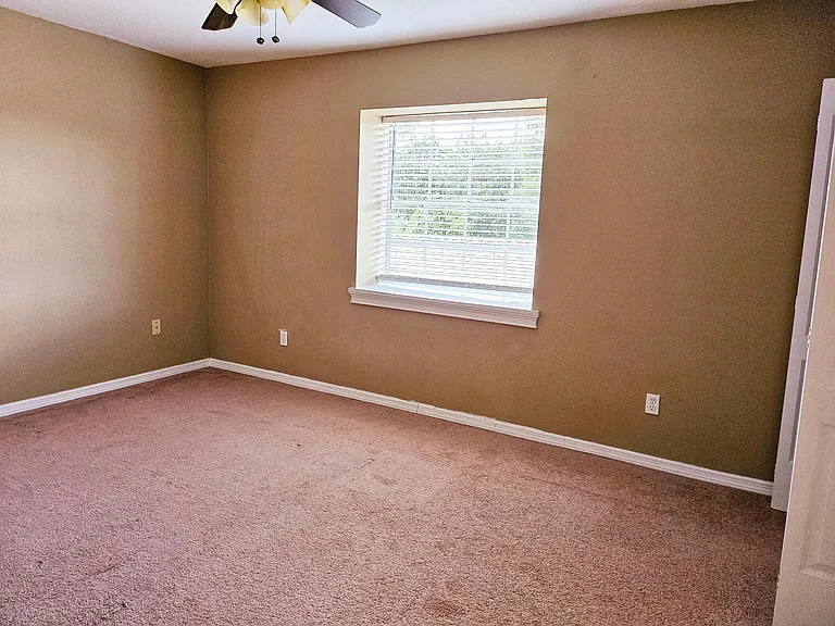 6640 Pot O Gold Ln — Photo 11