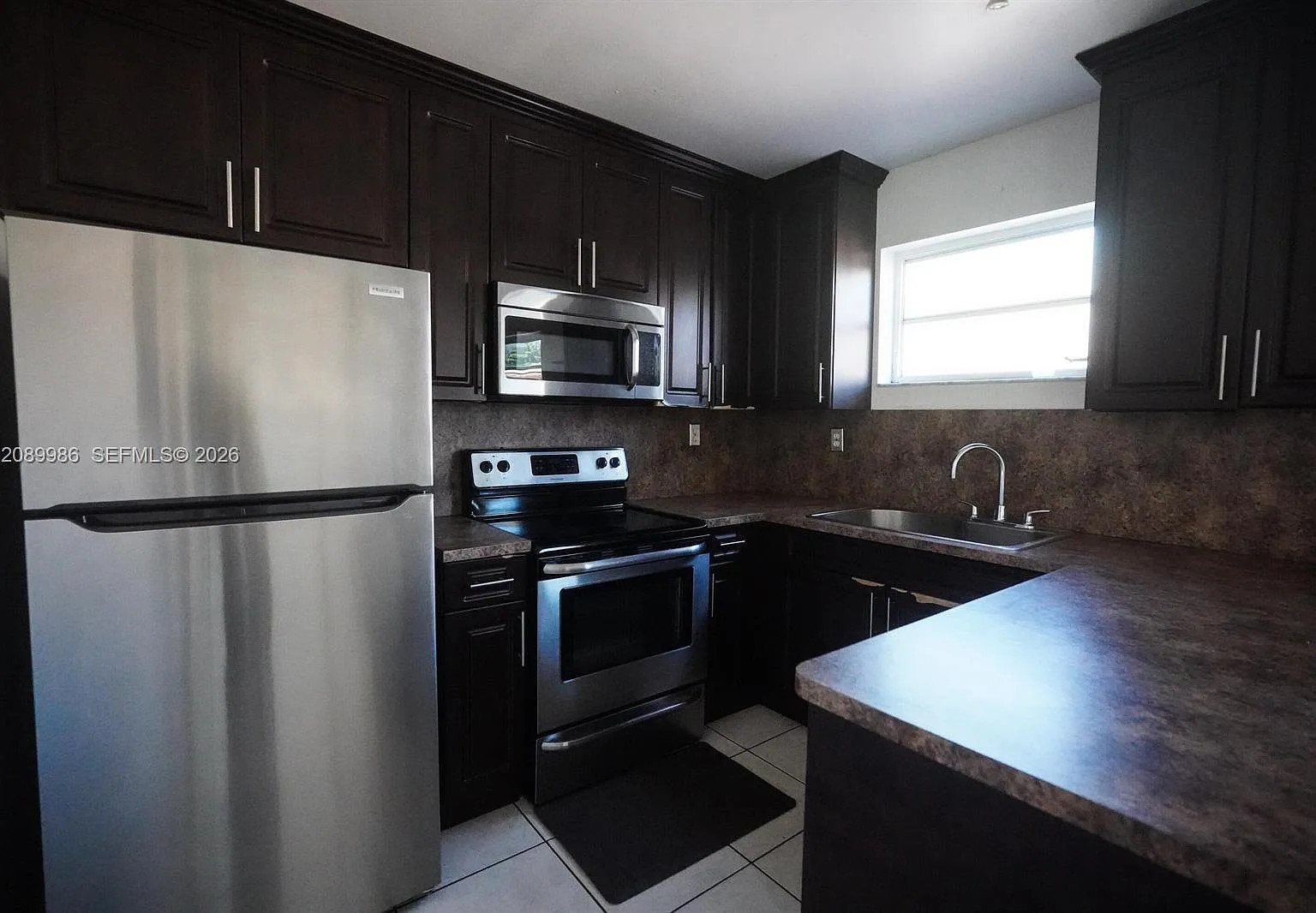 Amd Plat Venice Heights — Photo 1
