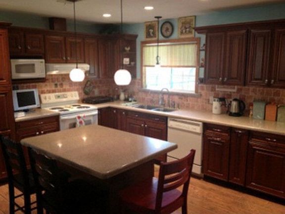 2nd image of 406 Joplin St