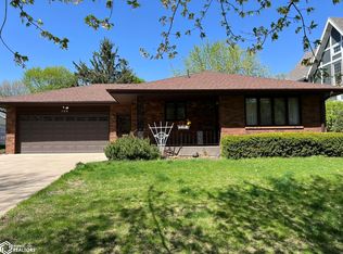 411 1st Ave E, Oskaloosa, IA 52577