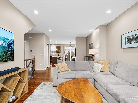 4th image of 2951 Henley Ln