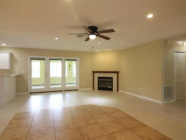 1311 Glenview Ln — Photo 11