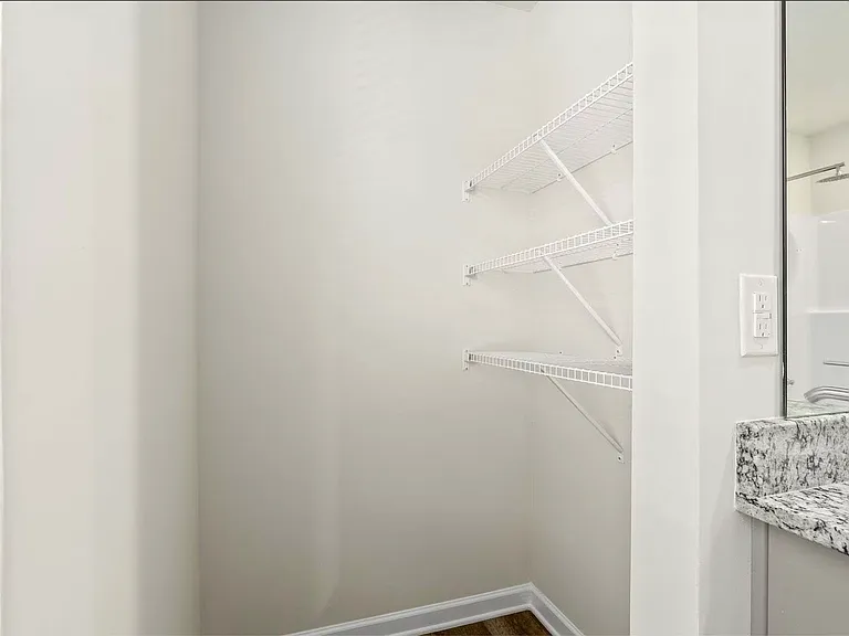 3247 Hamlet Dr — Photo 13