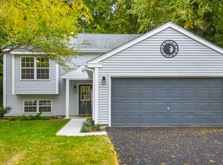 4105 Hale Ln, Island Lake, IL 60042