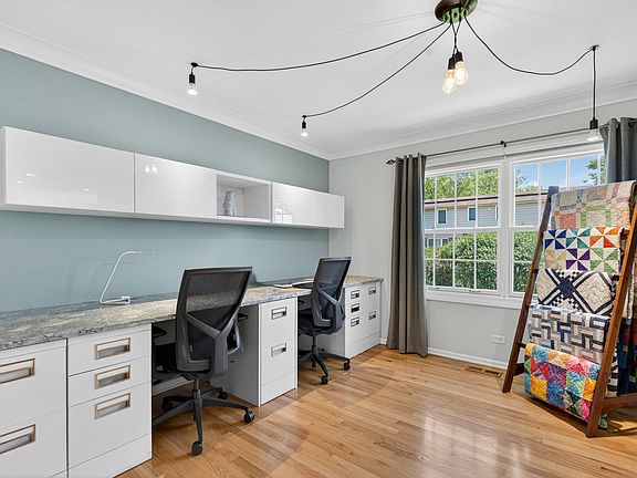 5th image of 4019 Crestwood Dr