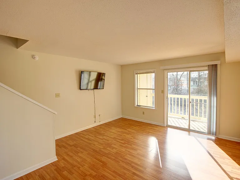 988 Clarizz Blvd S — Photo 7