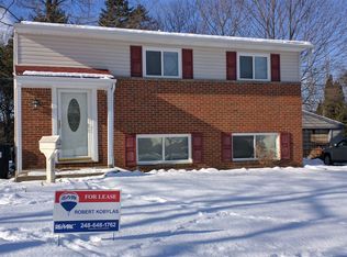 834 Panorama Dr, Milford, MI 48381