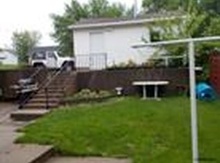 879 Clarke Dr, Dubuque, IA 52001