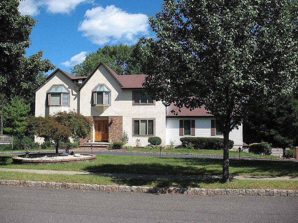 1st image of 66 Windsor Dr