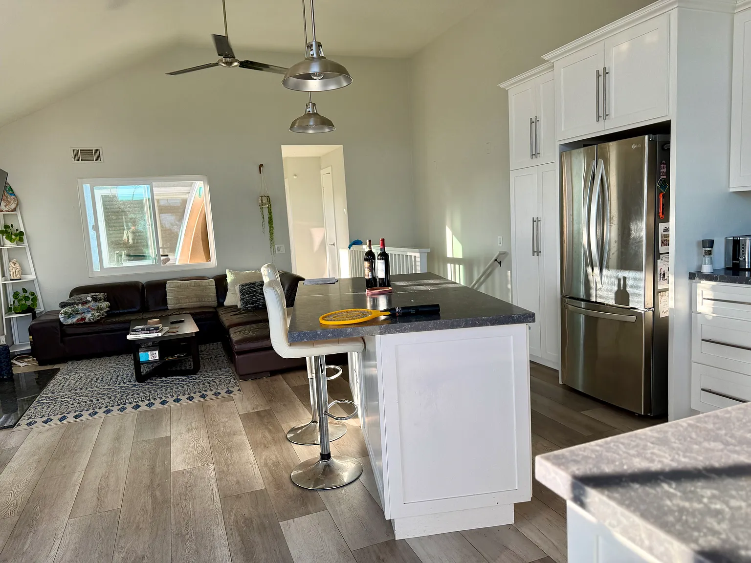 3 bed, 1324 sqft, $5,700 — Photo 3