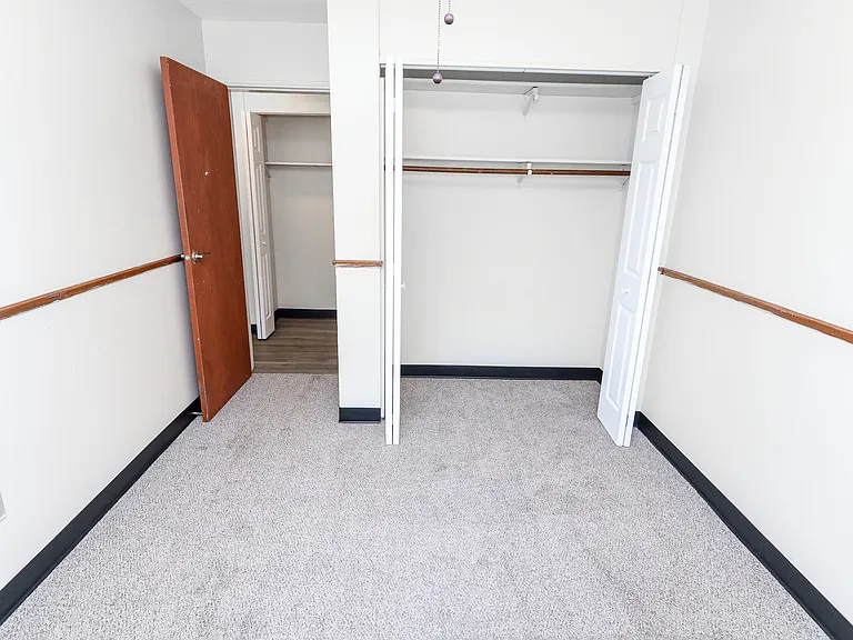 Cedar Avenue Apartments — Photo 16