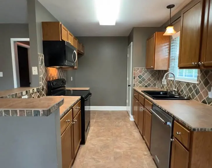 302 Willowbrook Ln — Photo 8