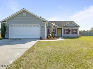 110 Cherry Grove Dr, Richlands, NC 28574