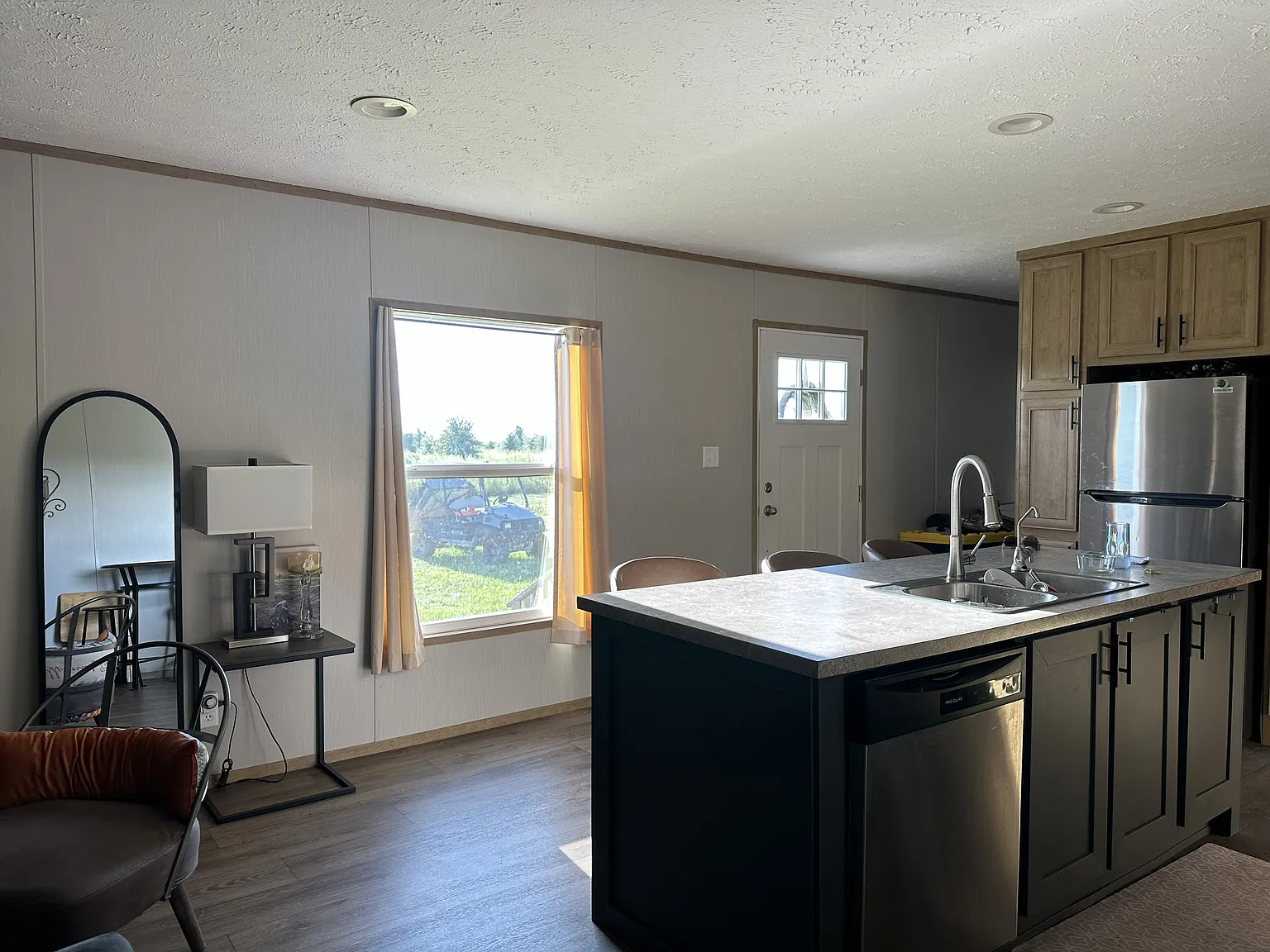 3 bed, 1216 sqft, $2,300 — Photo 4