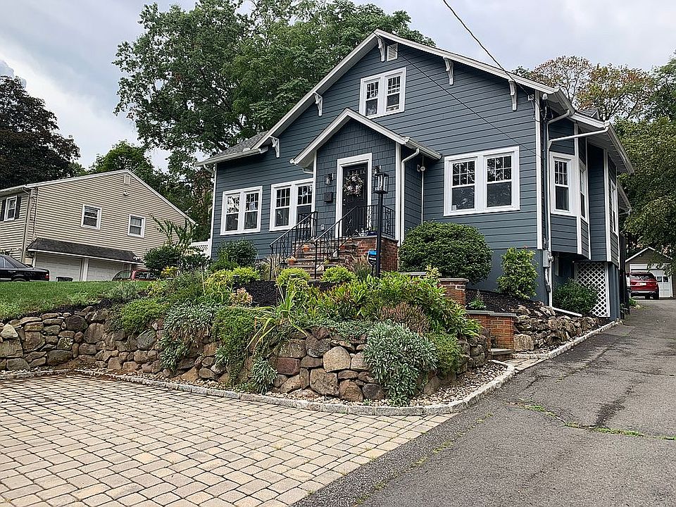 2nd image of 1017 E Broad St