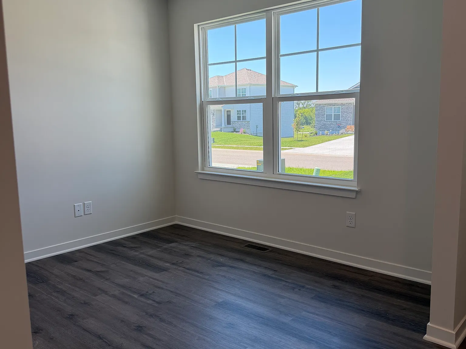 4 bed, 2053 sqft, $2,700 — Photo 4