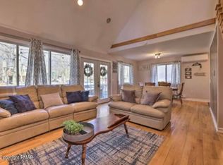 3336 Oberon Rd, Tobyhanna, PA 18466