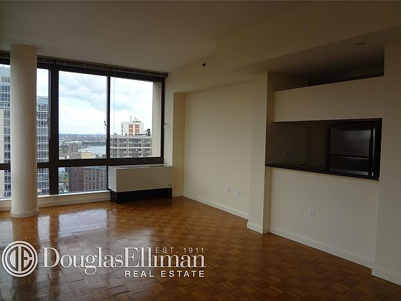 4th image of 389 E 89th St APT 32G