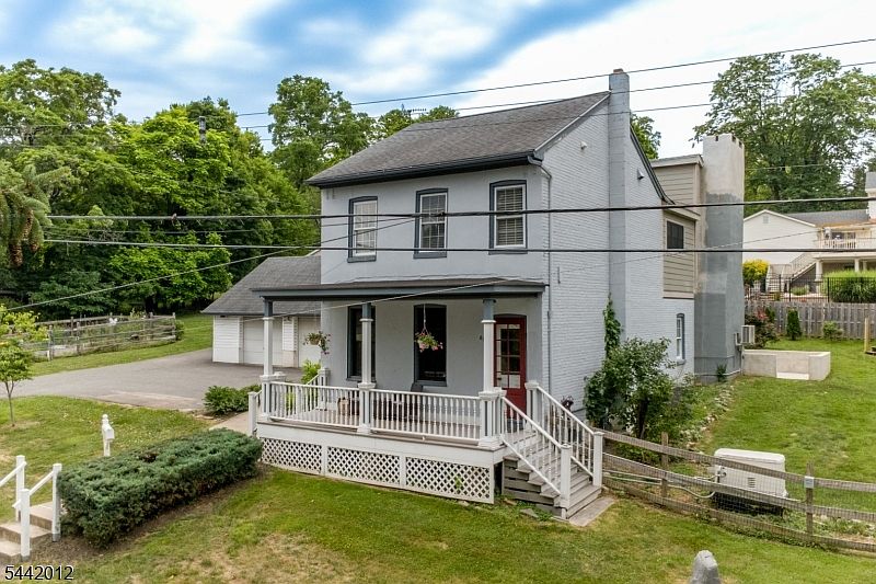 1st image of 67 Douglas St