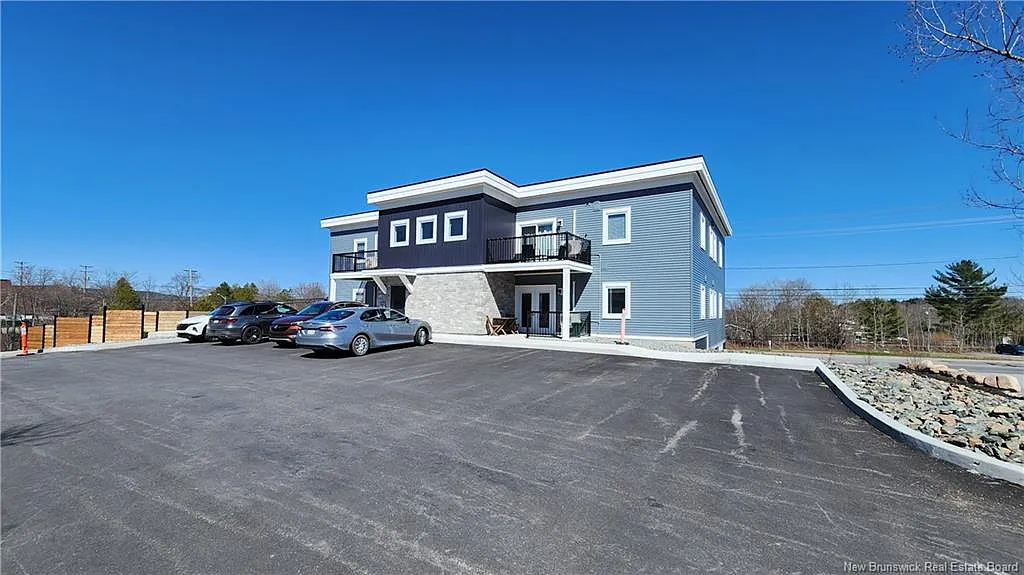 2 bed, 1.0 bath, 918 sqft, $2,350 — Photo 3