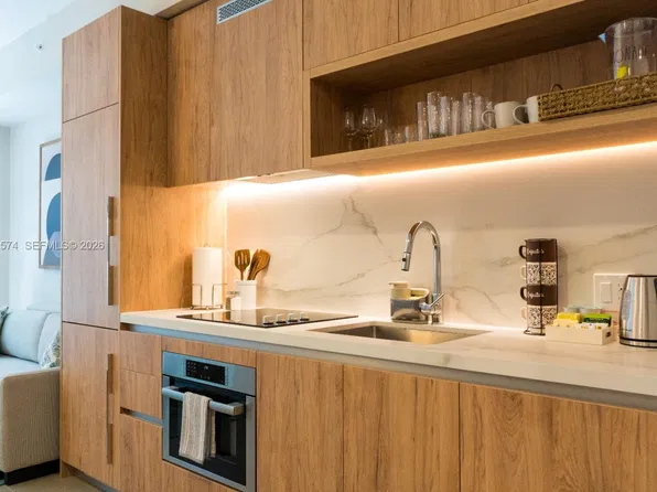 11 NE 6th St Unit 204, Miami, FL 33132