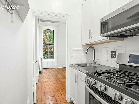 3rd image of 195 Sterling Pl APT 2