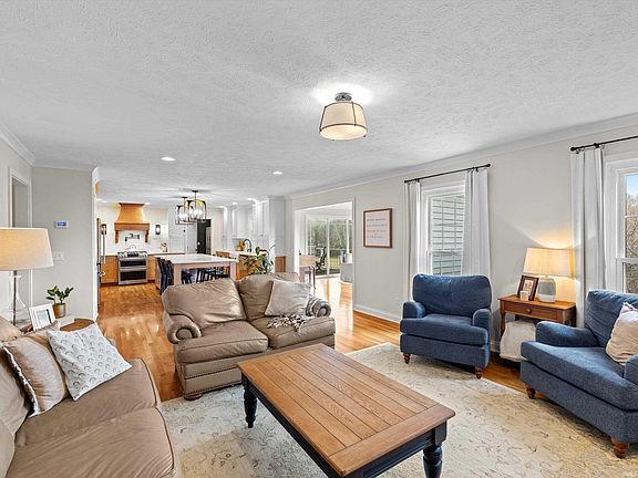 5th image of 10001 Oglesby Dr